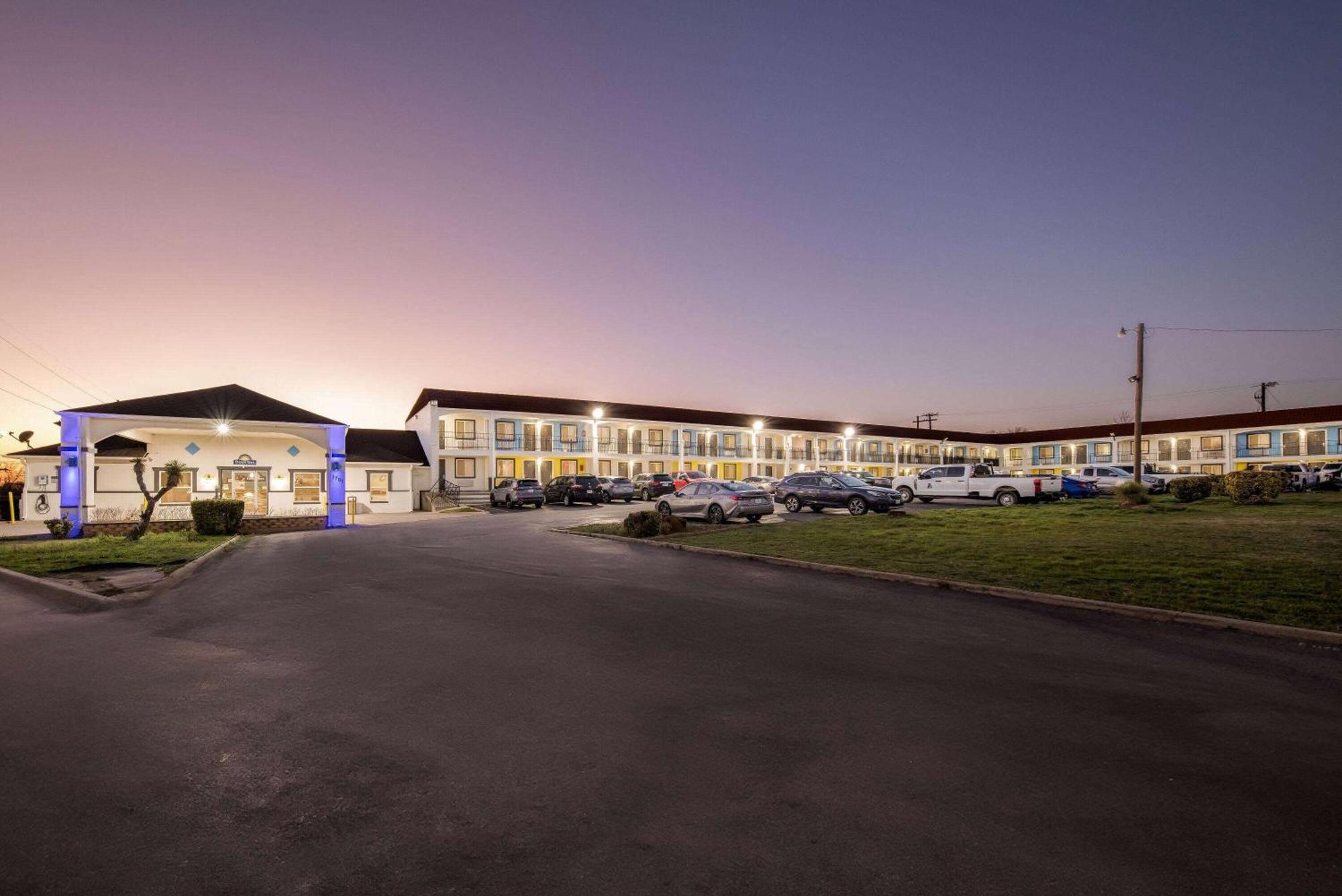 Days Inn By Wyndham Gainesville Luaran gambar